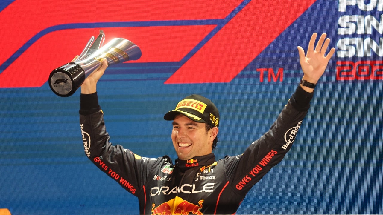 'Checo' Pérez gana el Gran Premio de Singapur por delante de Leclerc y de Sainz