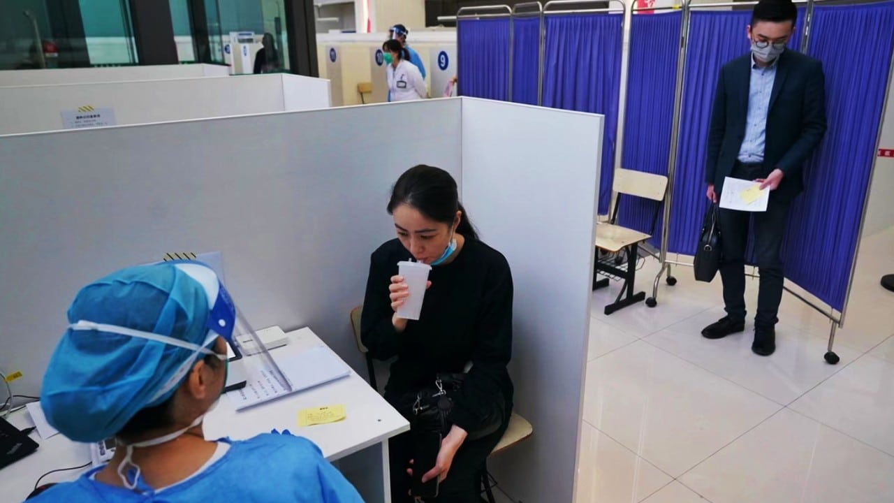 Shanghái Ofrece Dosis de Refuerzo Anti Covid-19 con Nueva Vacuna que se Inhala