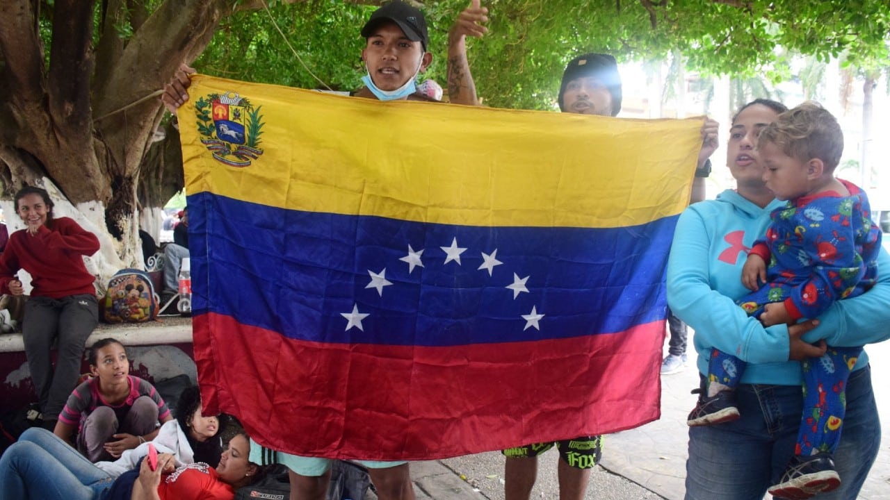 Nueva caravana de migrantes venezolanos sale desde Tapachula, Chiapas.