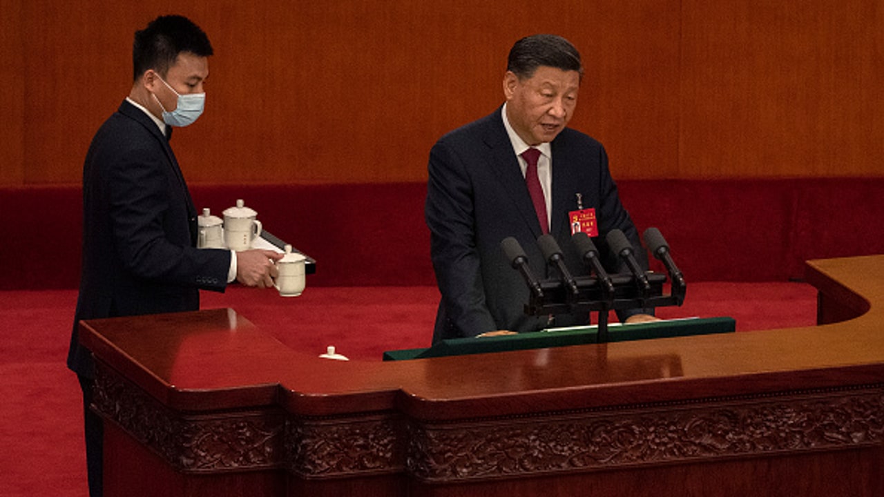El presidente de chino, Xi Jinping, habla durante la ceremonia de apertura del 20º Congreso Nacional del Partido Comunista de China.