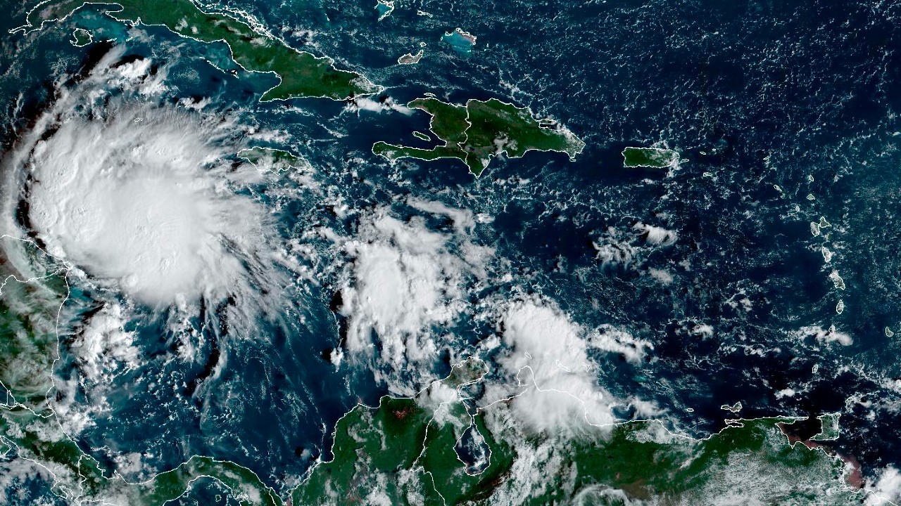 El huracán Lisa afectará al sureste de México
