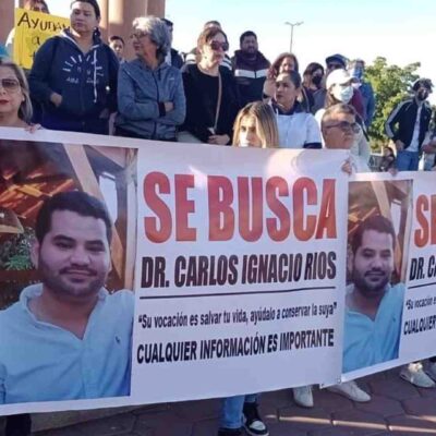 Familiares del médico Carlos Ignacio se manifiestan en Cajeme para exigir su localización. Foto: N+