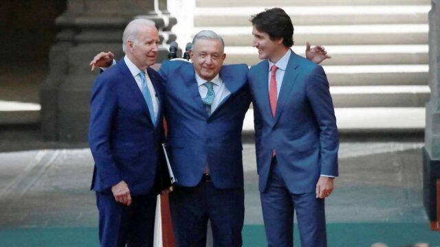 Joe Biden, Andrés Manuel López Obrador y Justin Trudeau, durante su encuentro en Palacio Nacional. Foto: EFE