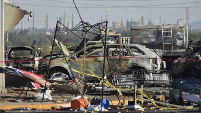 Daños materiales tras explosión de pipa en gasolinera en Tula, Hidalgo. Foto: Cuartoscuro | Archivo