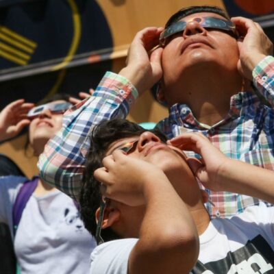 capitalinos-observan-eclipse-solar-2024